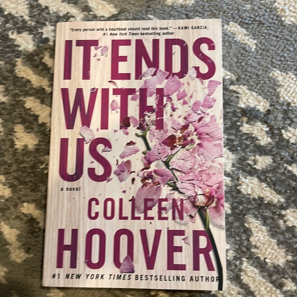 Book by Colleen Hoover It Ends With Us
